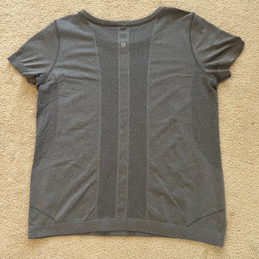 Lululemon Short Sleeve EUC